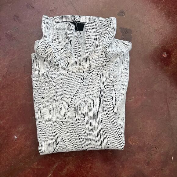 Chunky Cowl Neck Sweater with Pockets, Black White Wavy Pattern, Est. Size M/L - Picture 2 of 8